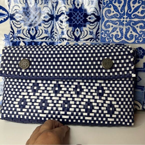 Weaved Mexican hand made clutch magnetic closure - Picture 1 of 8